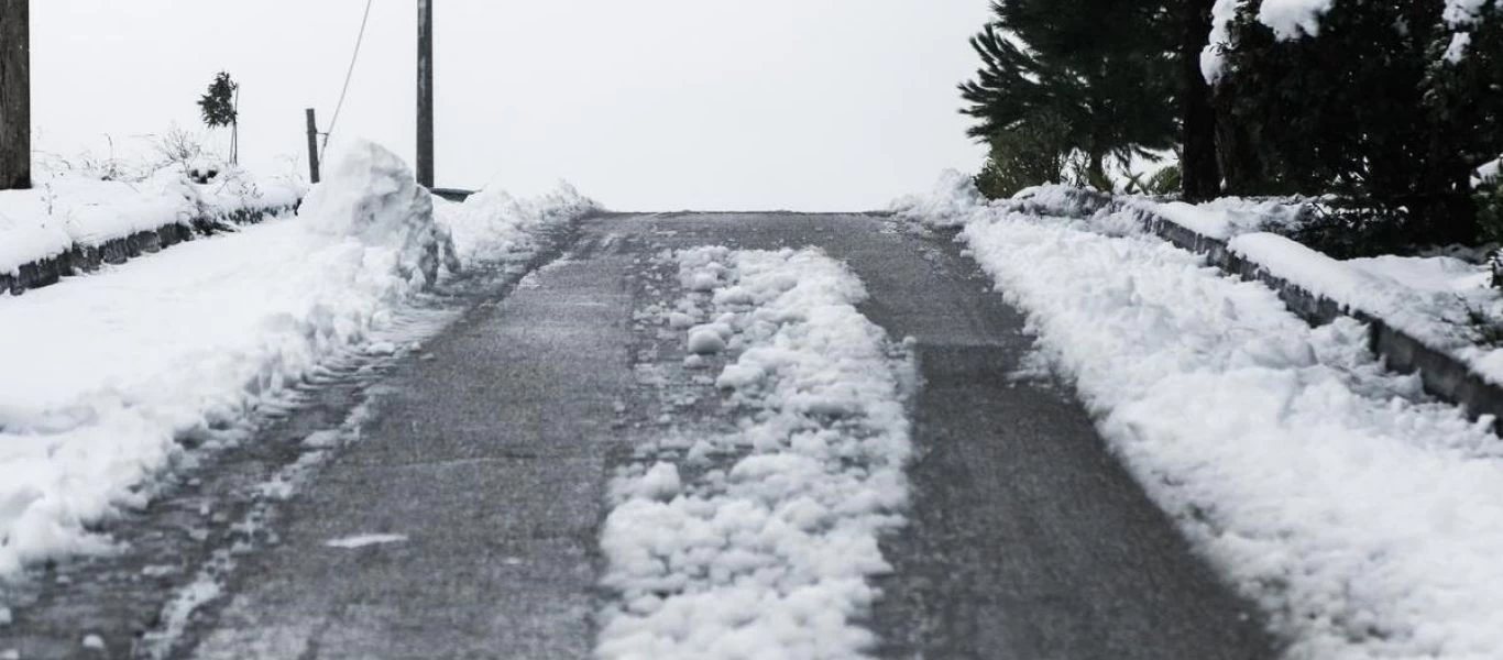 Κλείνει η Λεωφόρος Πάρνηθος λόγω χιονόπτωσης